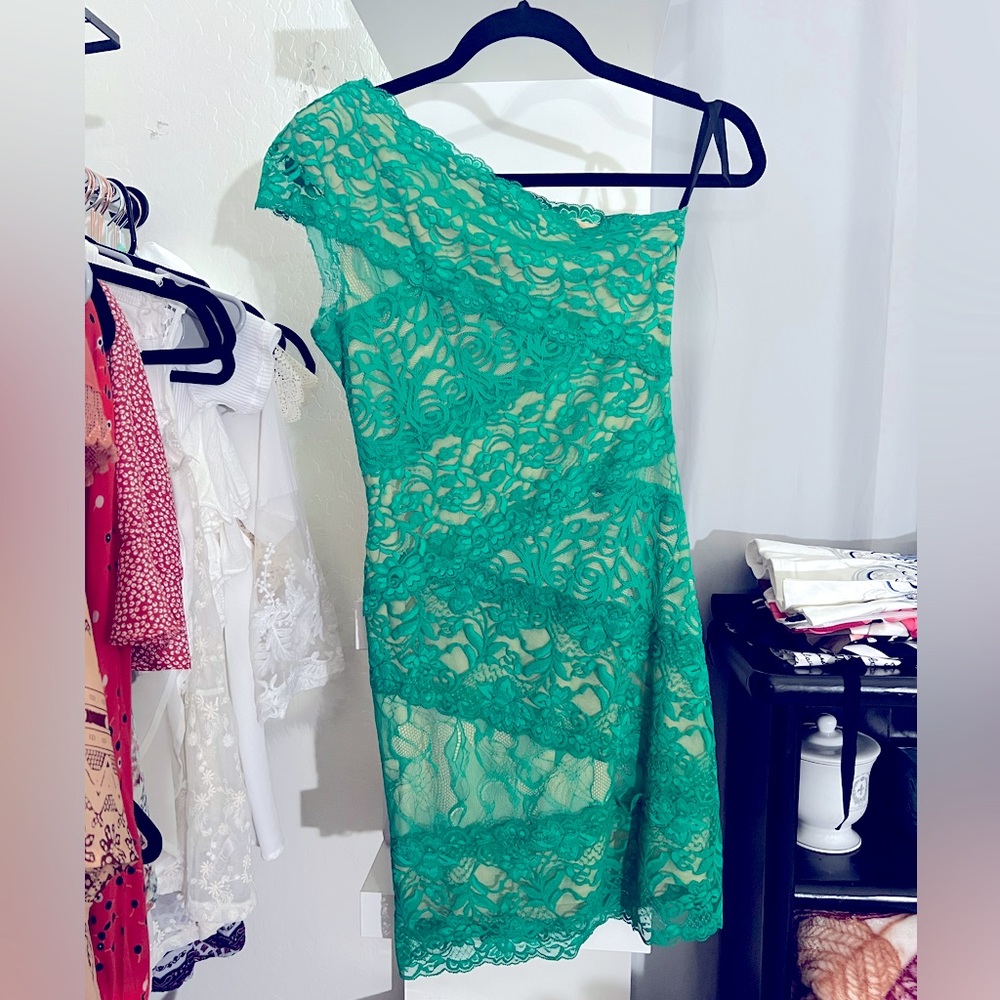 Bebe one shoulder dress. Size small.